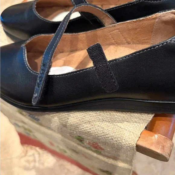Taos chorus black leather Mary Jane style shoes comfort quality $170 sz 9 - Picture 11 of 16